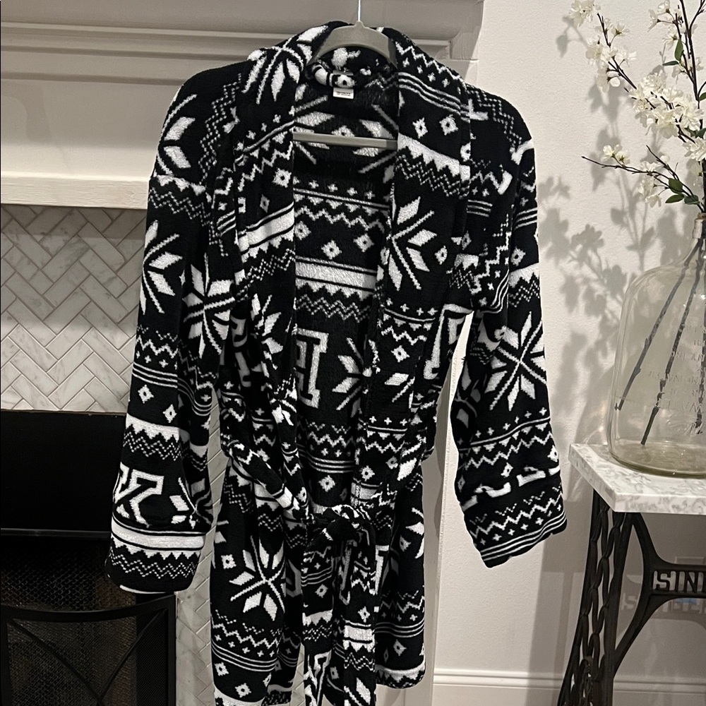 PINK Black and White holiday Patterned Robe